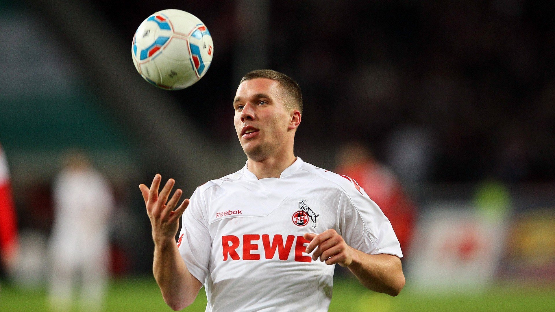 mk体育官网下载-冠军球队退役仪式安排温馨有序吸引球迷自发助阵,球员宣布退役