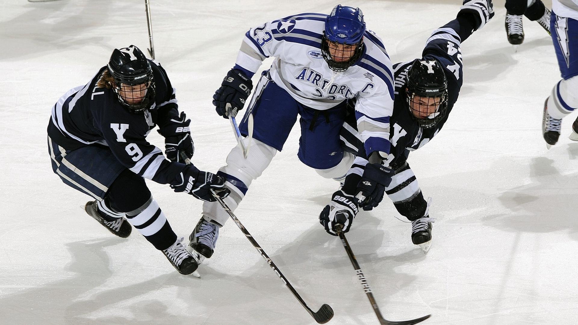 mk体育直播官网-卫冕冠军强势复苏!神将33+19狂刷纪录,威少5三分轰24分9助,三巨头75分威少献三双