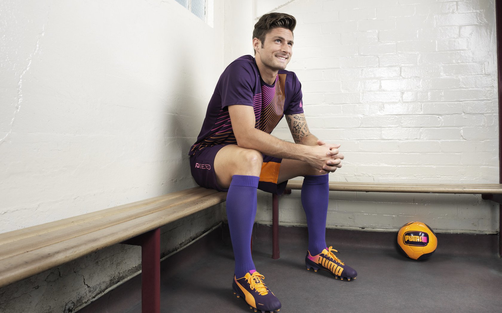 mk体育全站-球员在欧冠比赛中被评为最佳新秀并获媒体追捧，欧冠最佳球队